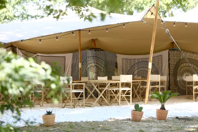 tam-tam-cafe-tables-plein-air