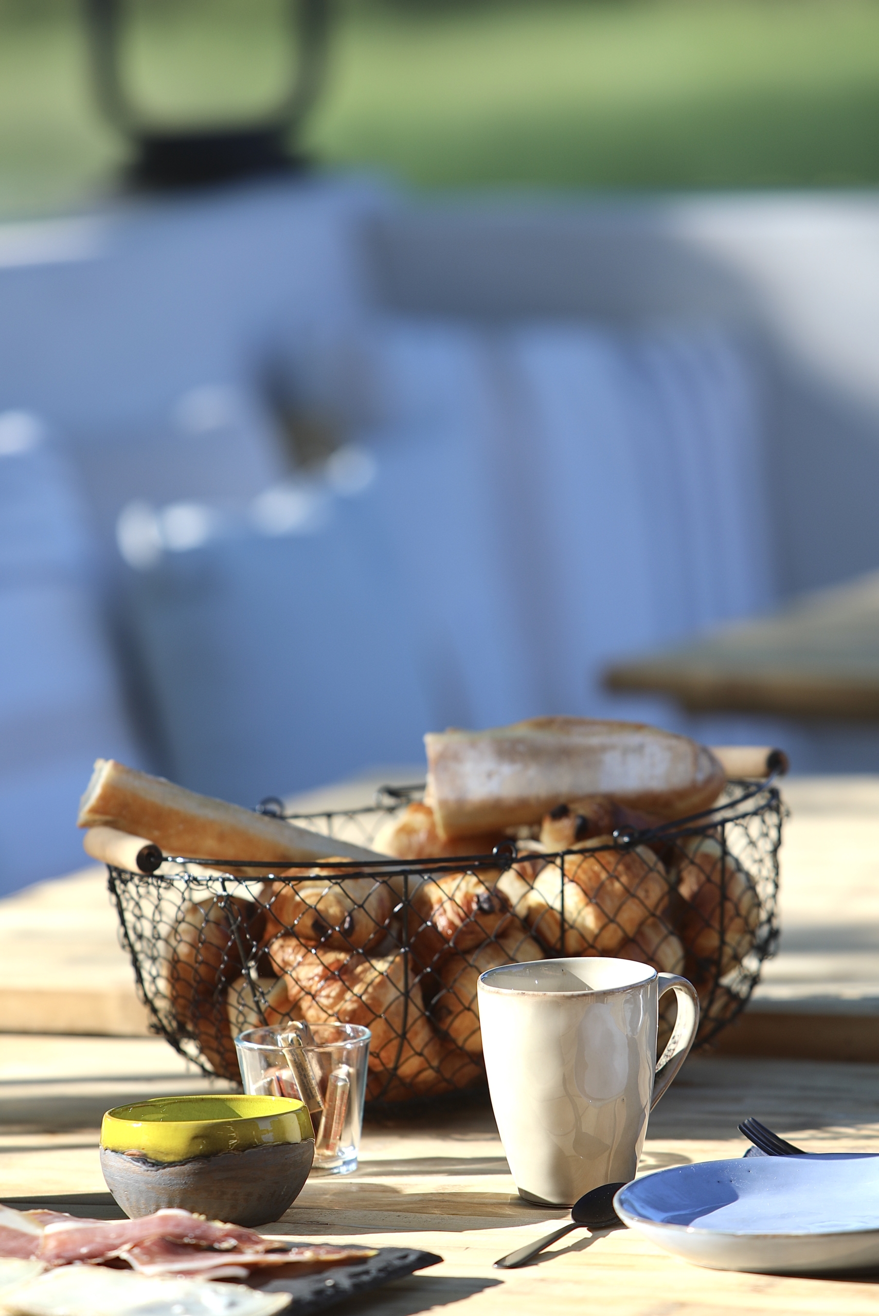 panier-viennoiserie-petit-dejeuner