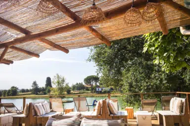 terrasse-pergola-bord-de-lac