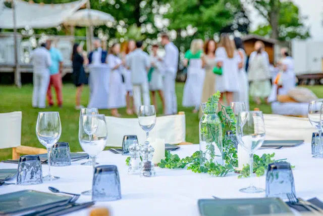 seminaires-table-restaurant-soiree-blanche