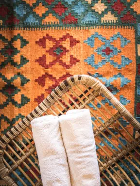 Camping Gers, Whakalodge, Locatif insolite, cabane lacustre, tapis