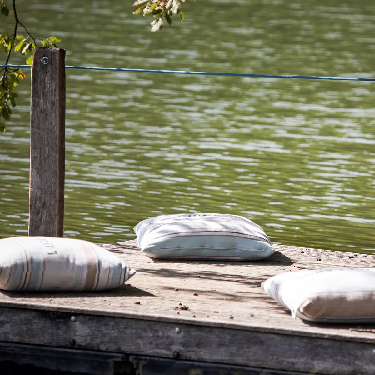 passerelle-sur-leau-lac