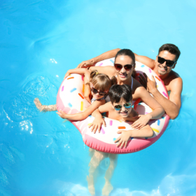 Camping Gers, Whakalodge, piscine famille, bouée