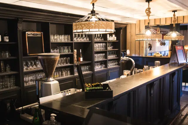 Camping Gers, Whakalodge, wine bar, comptoir