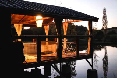 Camping Gers, Whakalodge, cabanes sur pilotis avec jacuzzi privatif