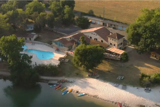 vue-du-ciel-complexe-whakalodge