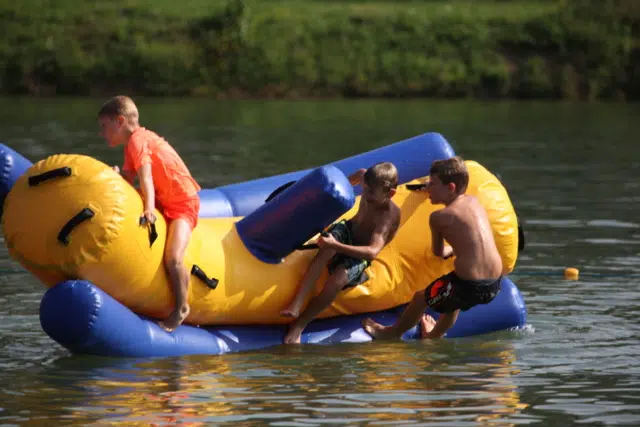 jeux-gonflables-lac
