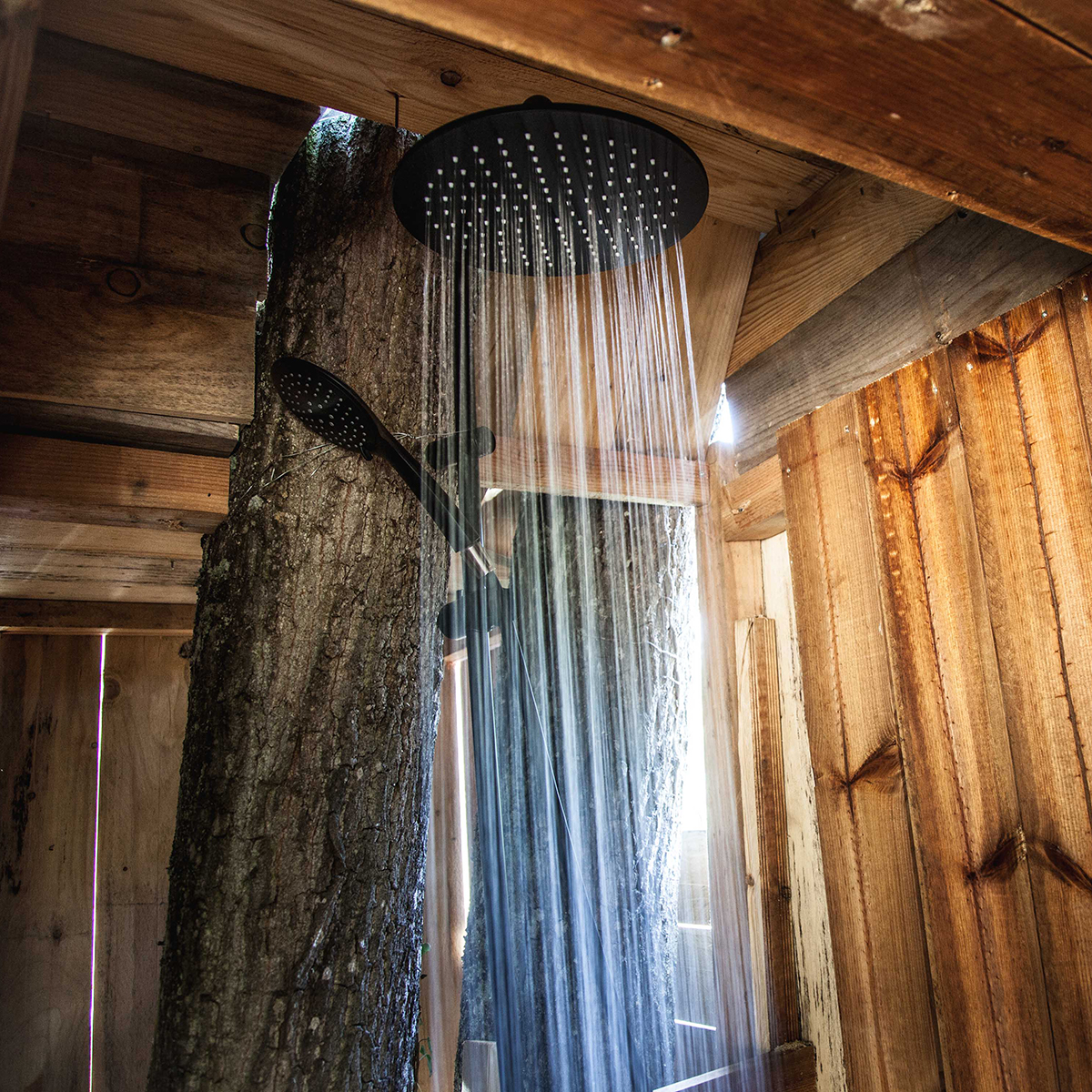 Camping Gers, Whakalodge, locatif insolite, Lodge Adventure Experience, douche