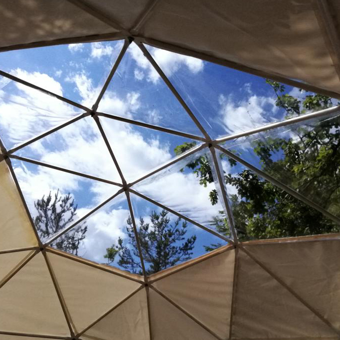 Camping Gers, Whakalodge, locatif insolite, Bulle d\'amour, intérieur