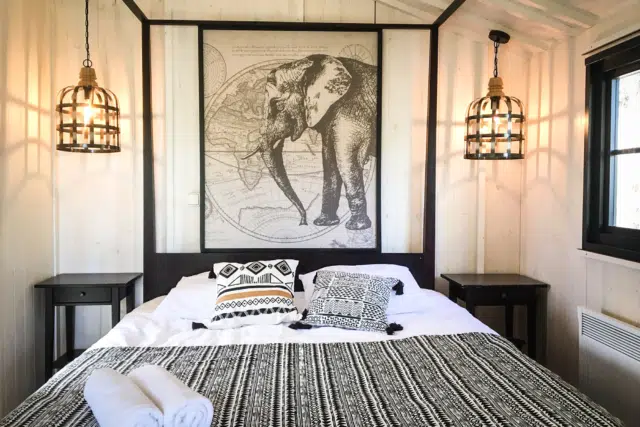 Gers campsite, Whakalodge, out-of-the-ordinary holiday rental, Zanzibar, lakeside cabin, bedroom