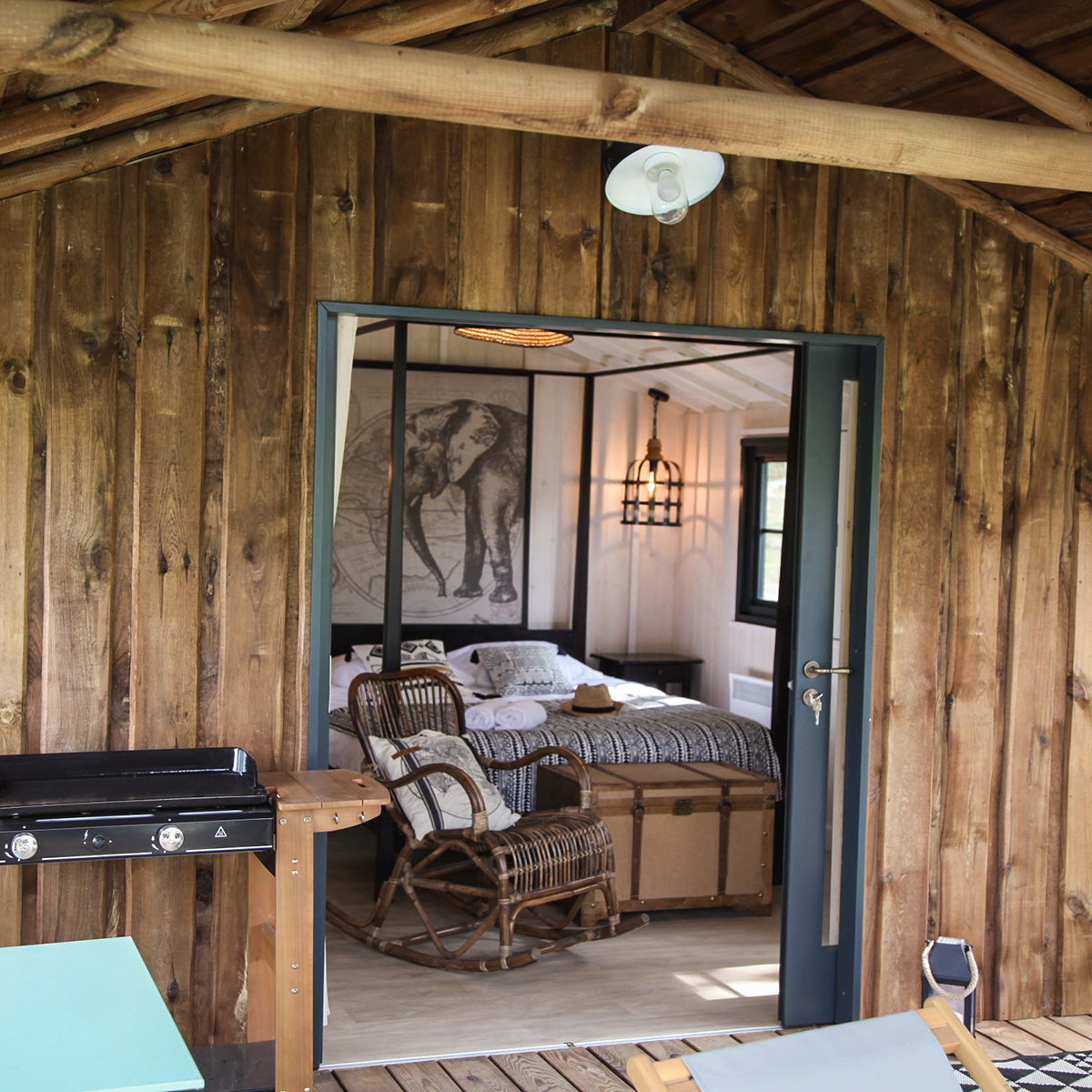 Camping Gers, Whakalodge, locatif insolite, Zanzibar, cabane lacustre, chambre
