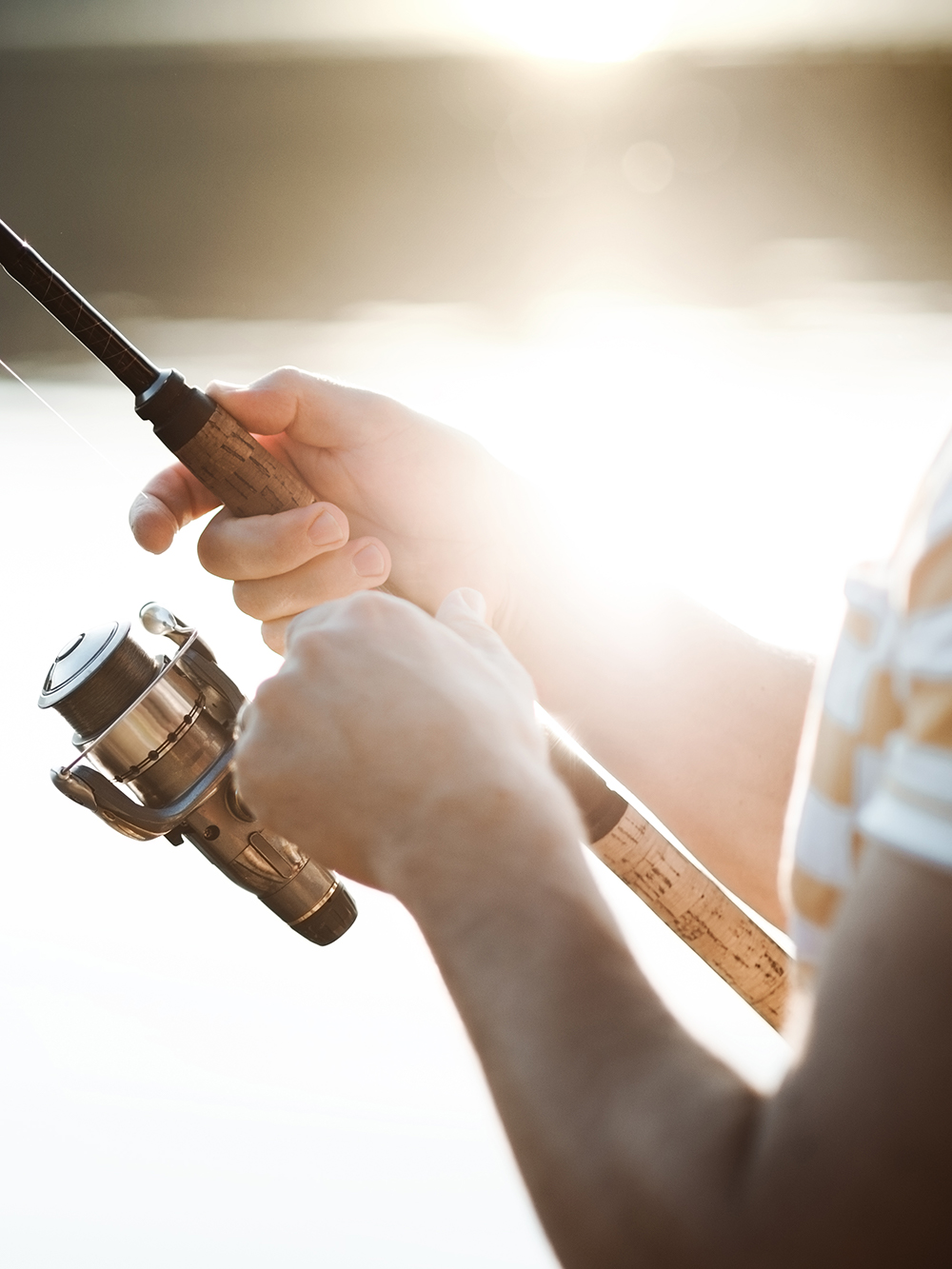 Gers campsite, Whakalodge, a fisherman © Adobe Stock