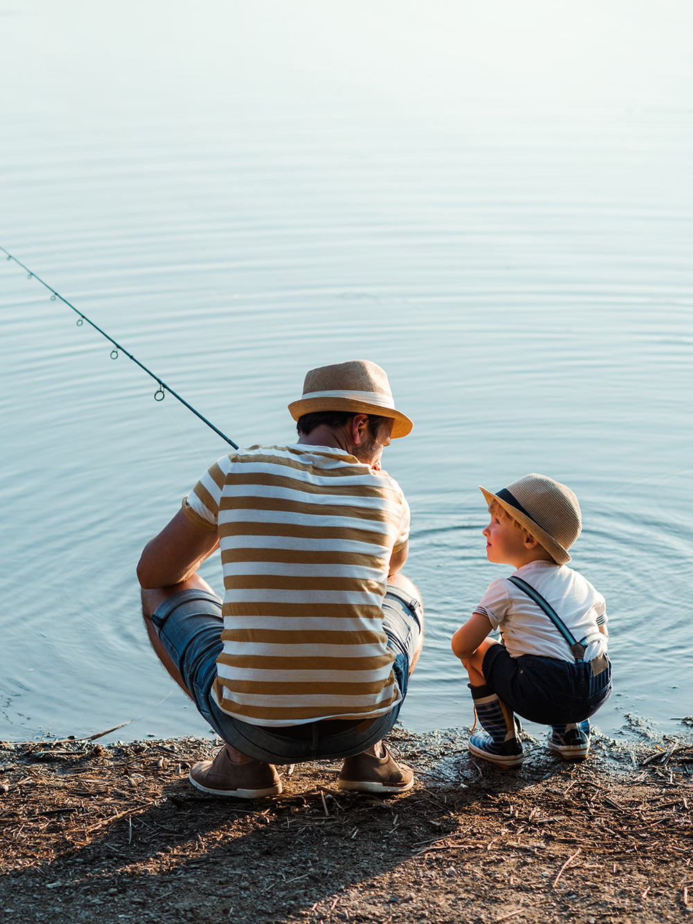 Gers campsite, Whakalodge, a father and son fishing © Adobe Stock