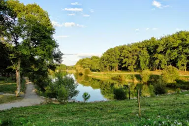 Gers campsite, Whakalodge, pitch by the lake