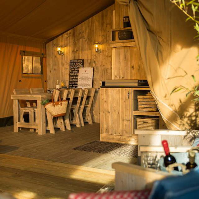 Camping Gers, Whakalodge, locatif évasion, Safari Lodge, terrasse