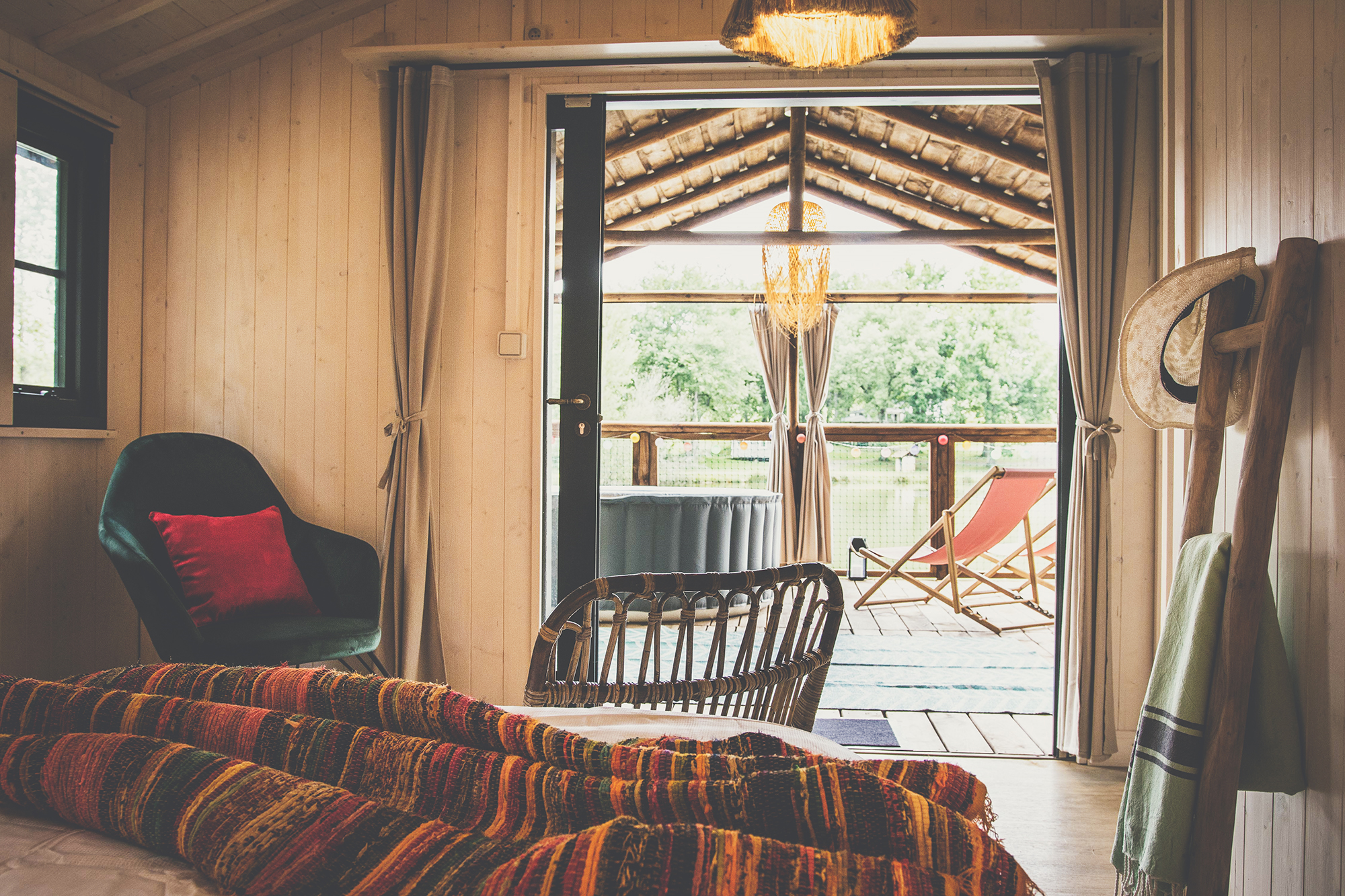 Camping Gers, Whakalodge, locatif insolite, cabane lacustre, Galapagos, chambre