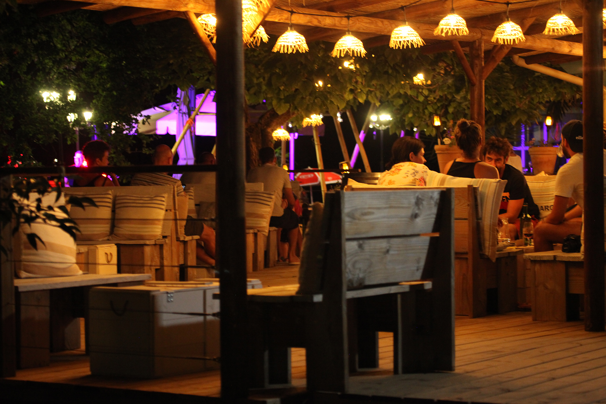 Camping Gers, Whakalodge, terrasse de nuit