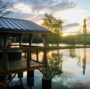 cabane-chic-lacustre-avec-spa