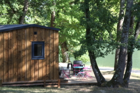 vue-exterieure-cabanon-du-lac