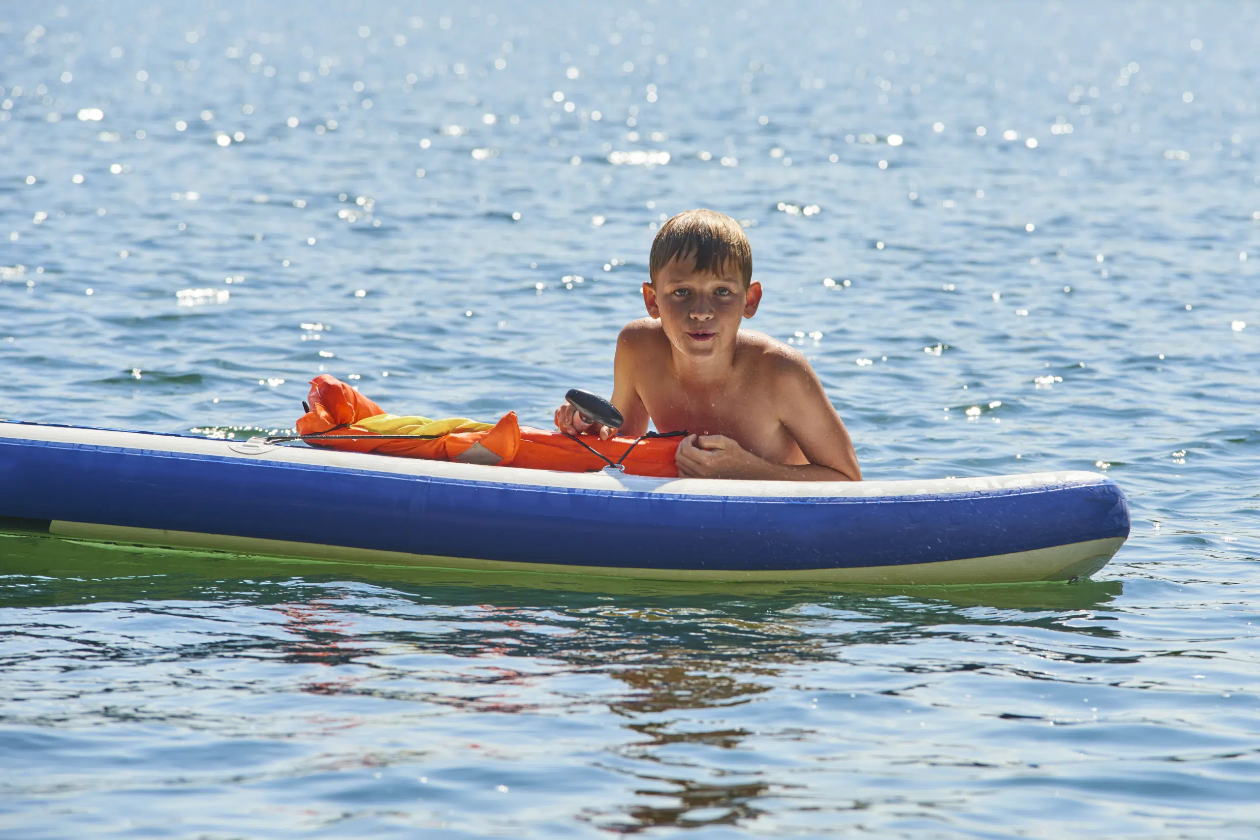 enfant-paddle-lac