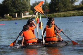 radeau-pirates-lac-whakalodge