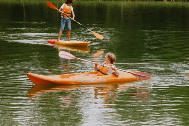 kayak-et-paddle-sur-lac